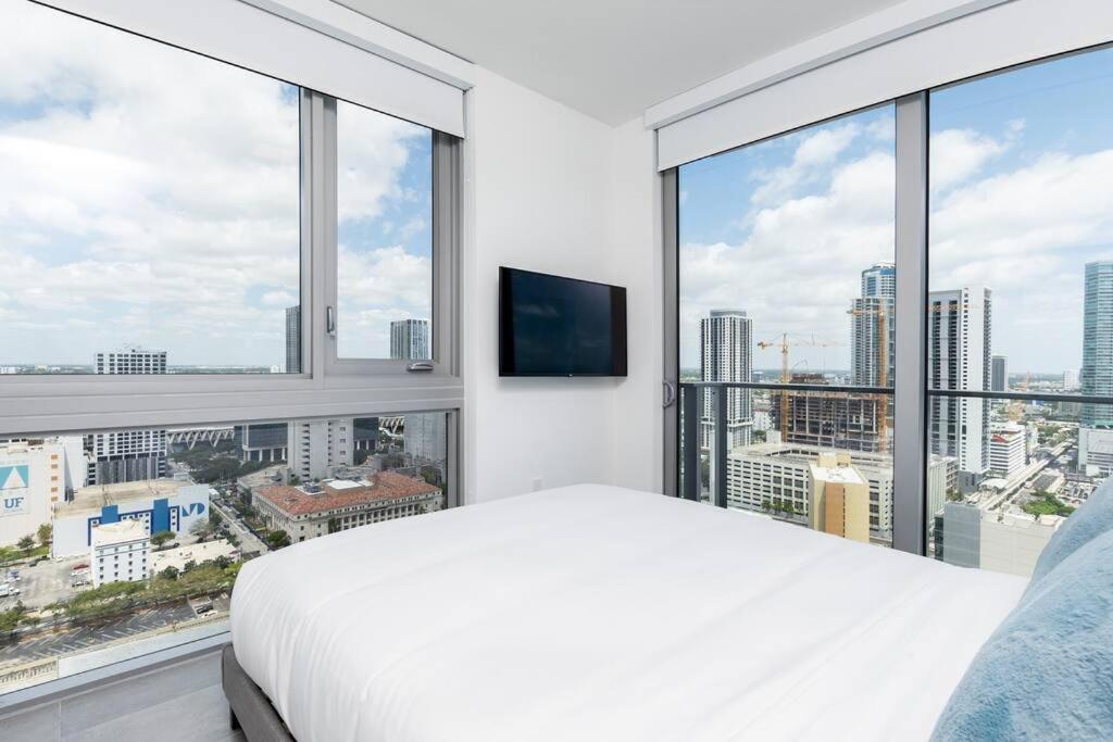 Amazing 2 Bedroom 30Th Floor Downtown Free Parking Miami Exterior photo